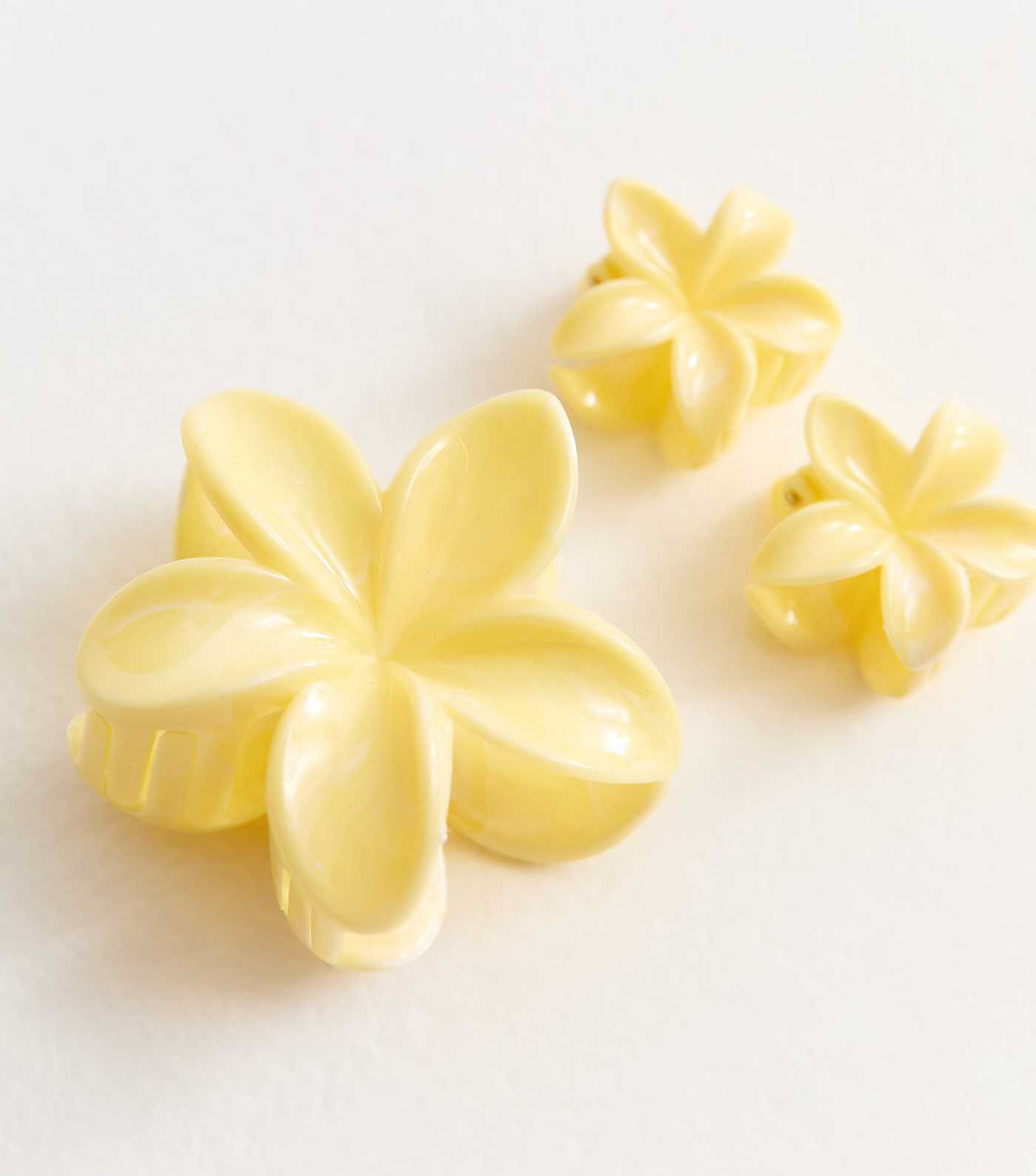 Pack Of 3 Yellow Tropical Flower Hair Clips | New Look | New Look (UK)