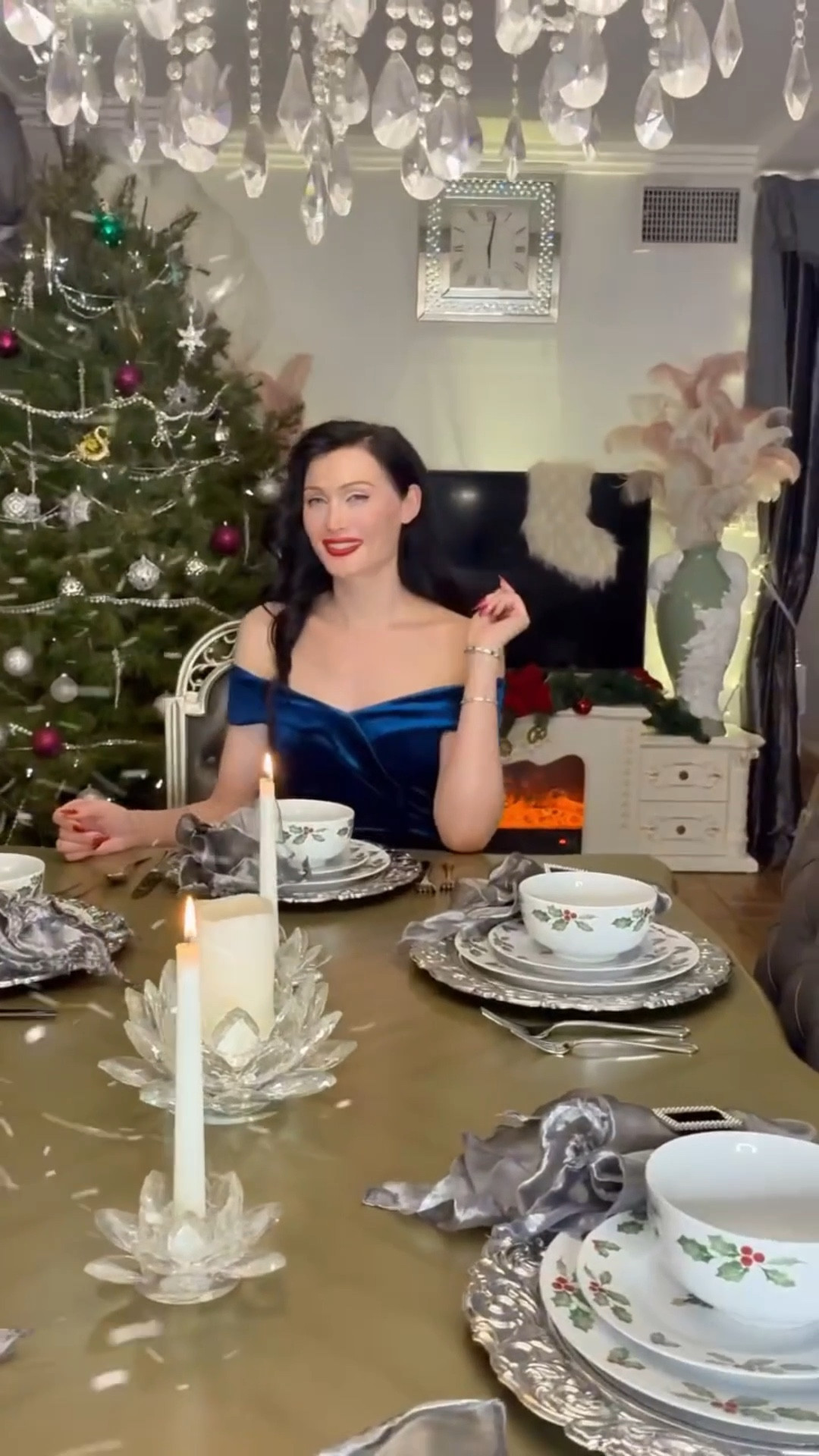 Christmas is here, and there’s nothing I love more than a beautifully set table to celebrate the season. ✨
@wayfair has endless holiday pieces to create that perfect festive mood, and I instantly fell in love with this Pfaltzgraff set. I styled it with silver accents and a touch of sparkle — because Christmas is the one time of year where a little extra magic belongs everywhere. 🎄

For me, Christmas has always carried a sense of nostalgia — that childhood wonder of staying up too late, waiting for Santa, and the quiet warmth that filled the house. That feeling has never faded. I love making my home feel magical during the holidays, adding glamour and sparkle to every corner, because there’s truly no better excuse to let things shine.

Wishing you all a very Merry Christmas — may your day be filled with warmth, wonder, and love. ❤️

https://s.creatorcommerce.club/05982e55

@wayfaircreators #wayfair #wayfaircreator #holidaydecor #christmastable #christmastime