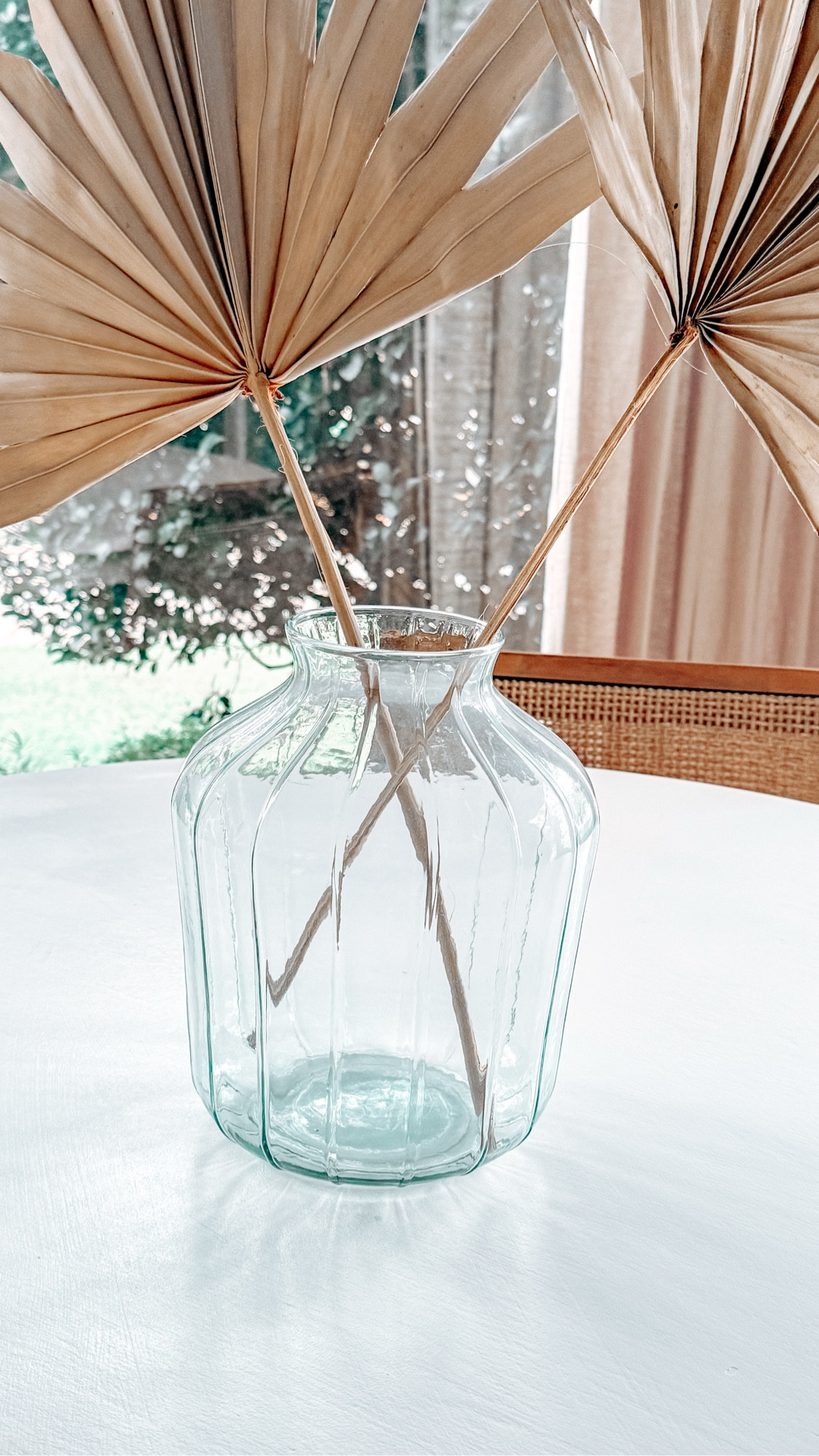 Coastal decorating made simple 🌊✨ This glass vase + faux palm fronds combo is one of my favorite styling hacks—bringing breezy, coastal charm into your home for under $40. Perfect on a dining table, entry console, or coffee table for that light + airy look without the big price tag 🐚
Think budget-friendly coastal decor, modern coastal style, and easy home updates—this is the kind of styling piece that makes your home feel like a seaside escape every day.
#CoastalHomeDecor #BudgetFriendlyDecor #CoastalLivingWithHolli #CoastalCottageStyle #BeachHouseDecor #NeutralHomeDecor #CoastalDecorOnABudget

#LTKStyleTip #LTKHome #LTKFindsUnder50
