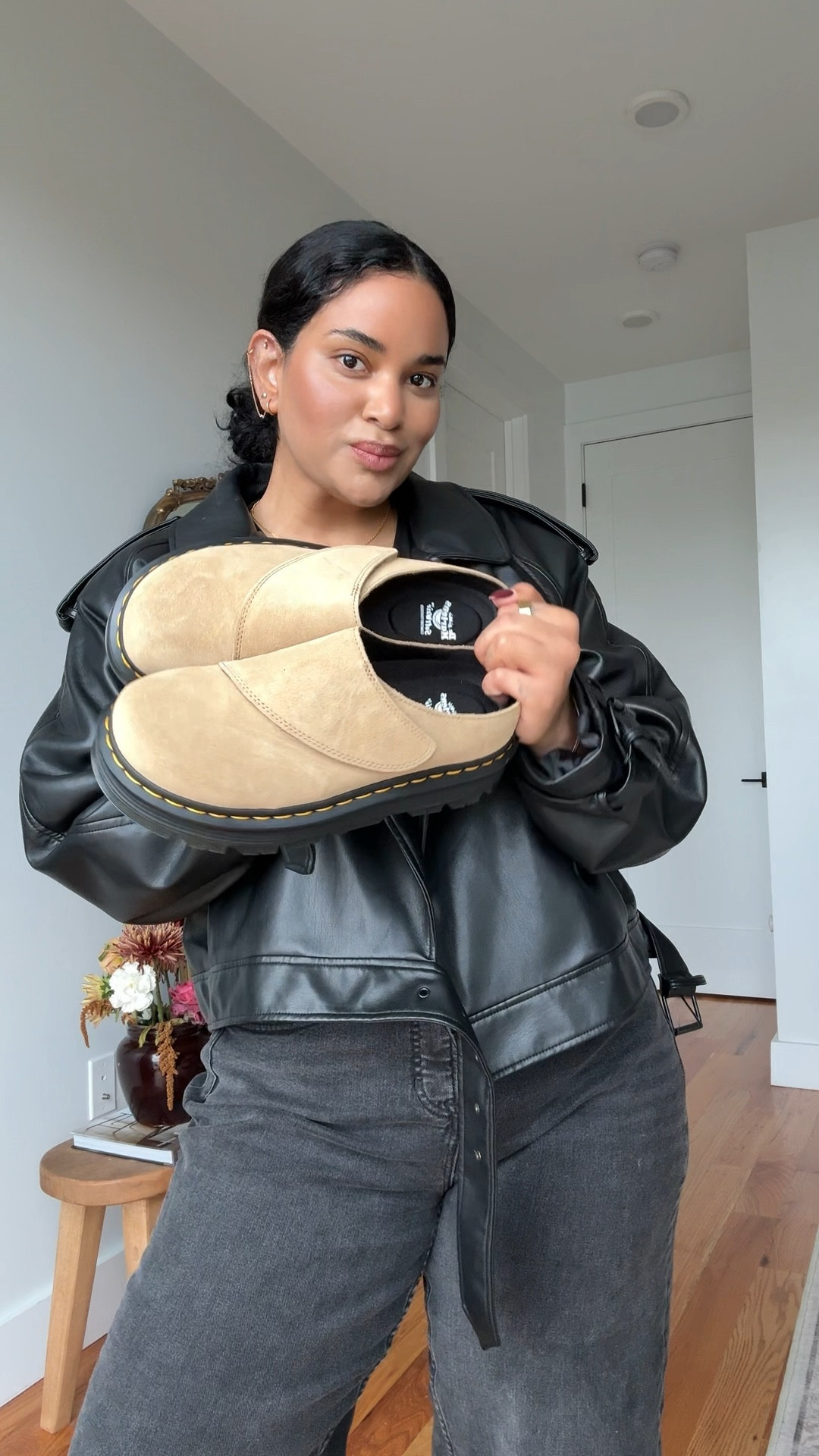 
2 shoes, 2 looks! The @Drmartensusa Zebzag Anywair mule @nordstrom 
are the perfect staple. Which color is your favorite?! Shoes linked below  ! #drmartenspartner #Nordstrompartner 