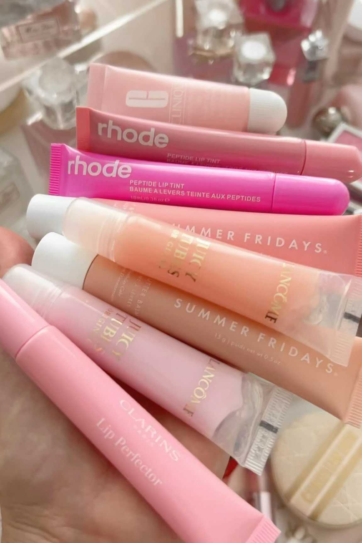 Pov: you’re obsessed with pink tubes💕🍥

.

#beauty #cosmetics #lips #lipgloss #lip #lippy #lipbalm #lipplumper #plglipp #glossygloss #glosses #girlygirl #girlythings #softpinkaesthetic #pink#pinky #pinterest ##pinkglam #glam #makeup #coquette #girlygirly