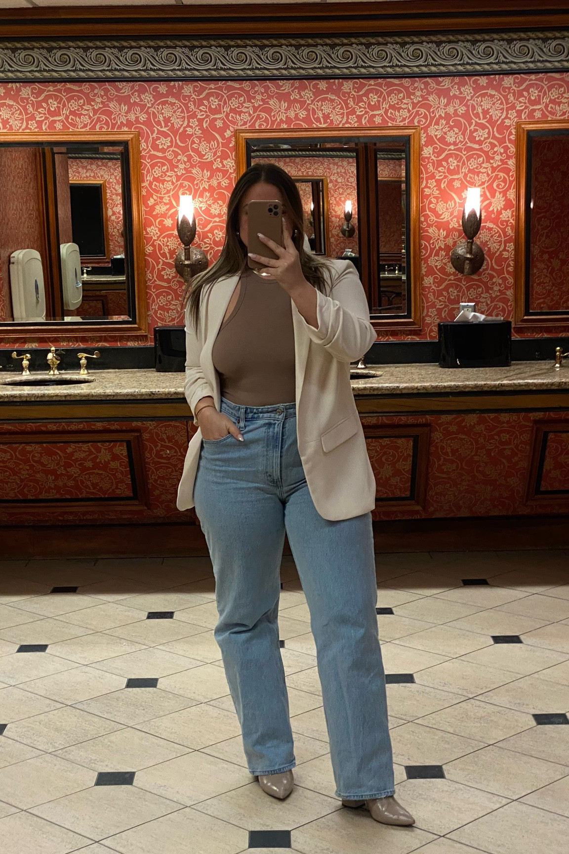 Abercrombie’s bi-annual Denim Sale is happening now 2/9-2/12! I’m wearing a 31 regular length in these (I sized up 1 I’m normally a 30R) 🤍 bodysuit is old Abercrombie but I linked similar! Use stackable code DENIMAF for a total of 40% off! 

#LTKsalealert #LTKmidsize #LTKSpringSale