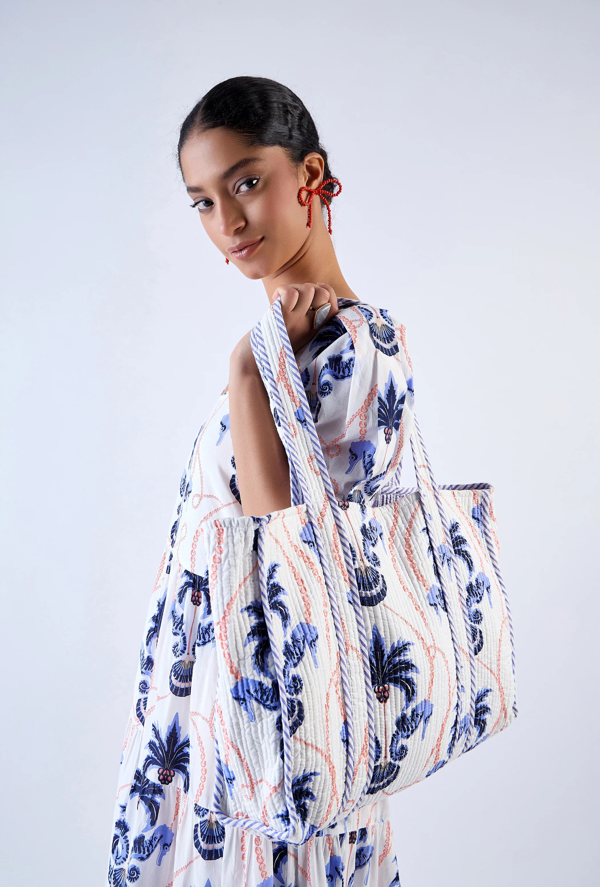 1295 Voyager Tote | Beyond By Vera