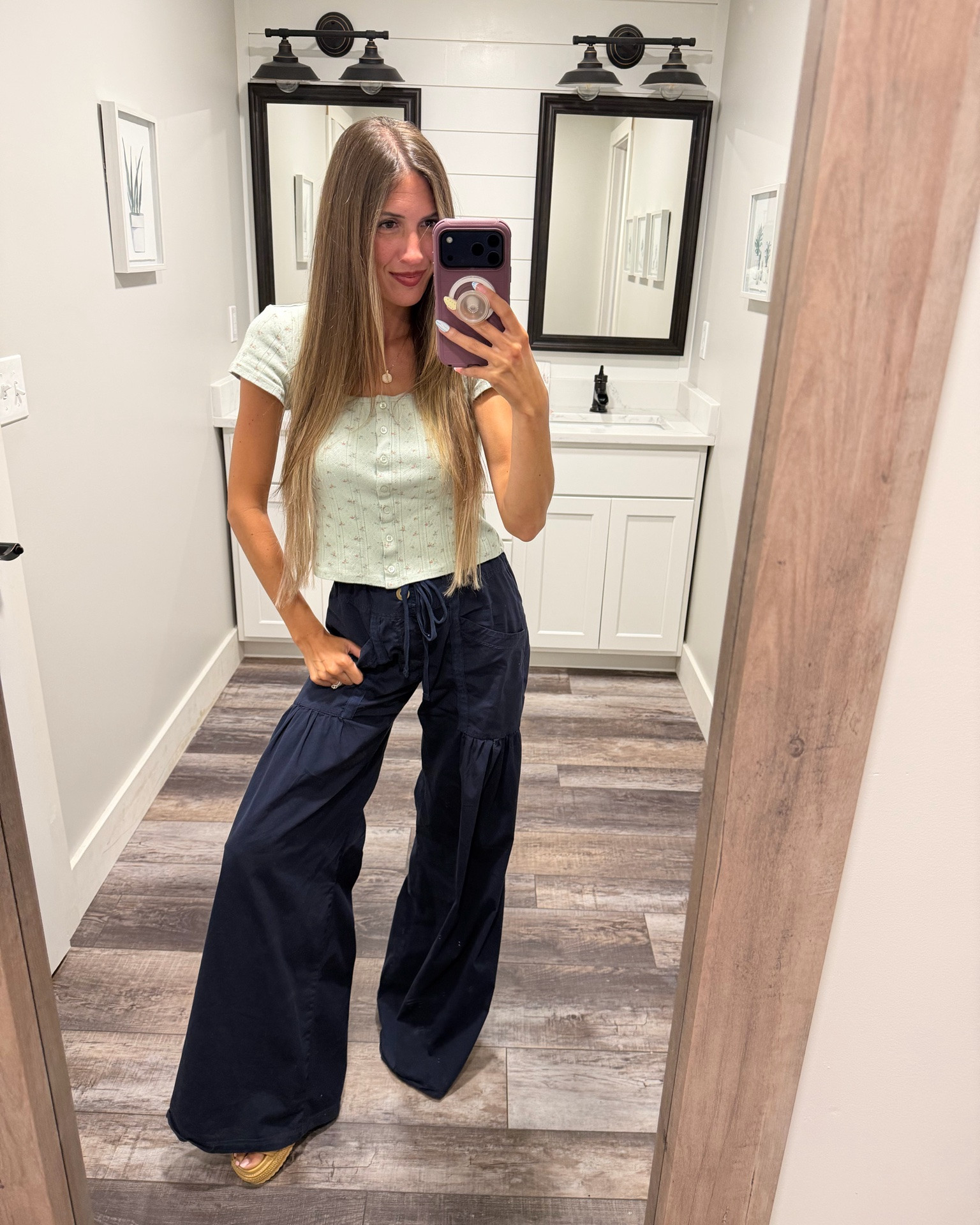 Sunday fit check! Obsessed with these pants 🤩

#LTKootd #LTKmomlife #LTKgrwm