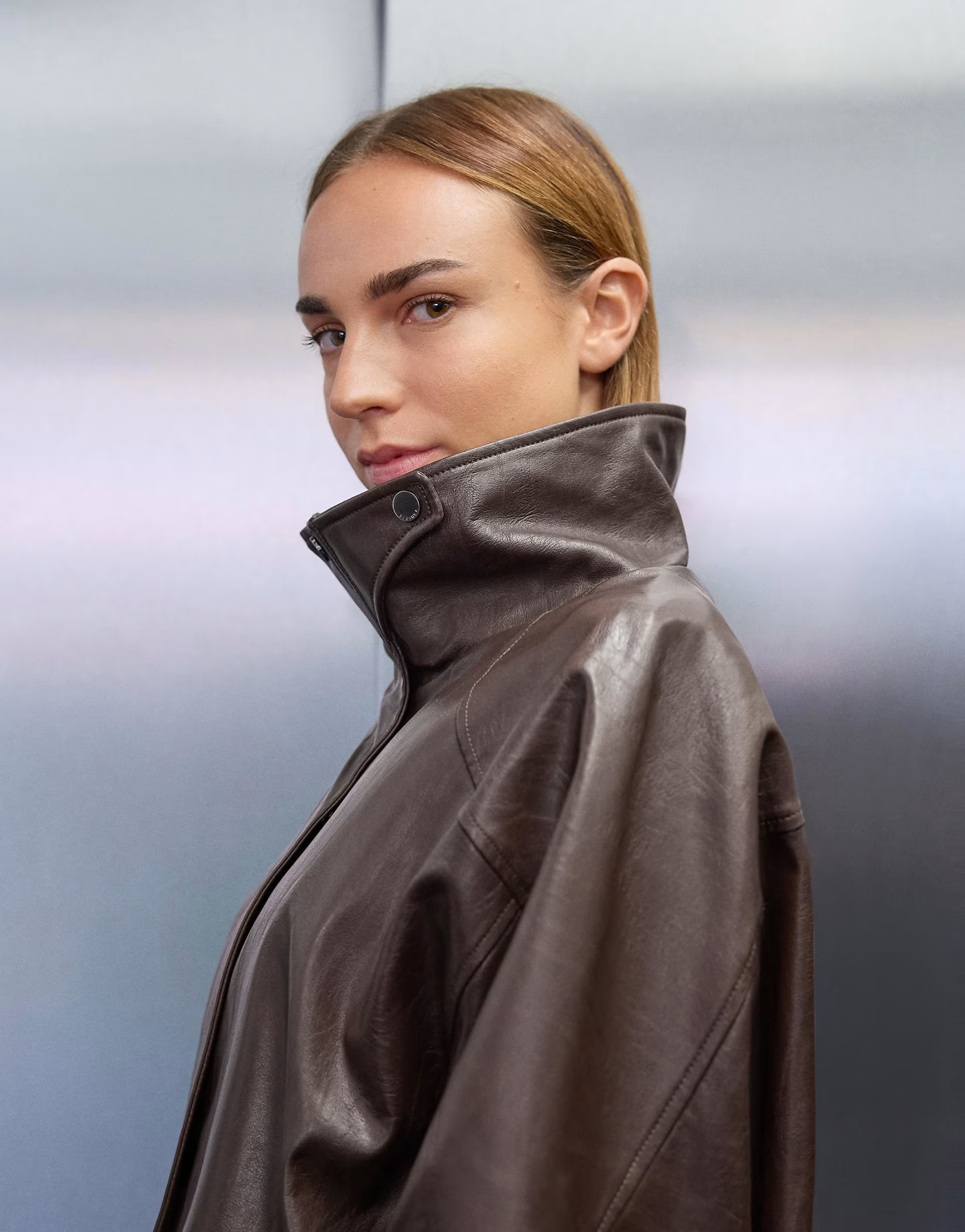 Bershka – Oversize-Jacke aus Kunstleder in Braun | ASOS (Global)