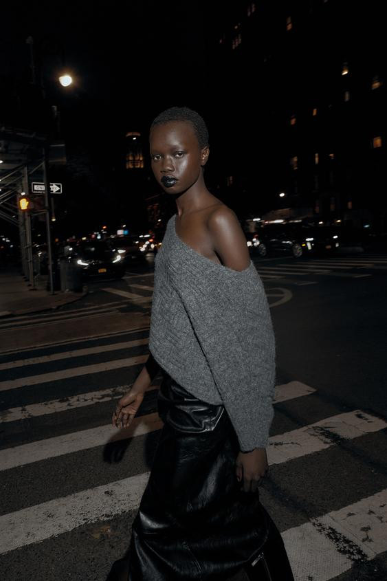 ASYMMETRIC TEXTURED KNIT JUMPER | Zara US