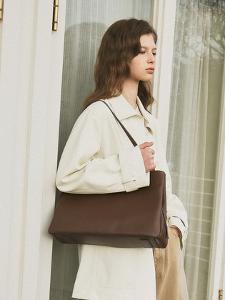 Folder bag Mocha brown | (주)더블유컨셉코리아/W Concept(KR)