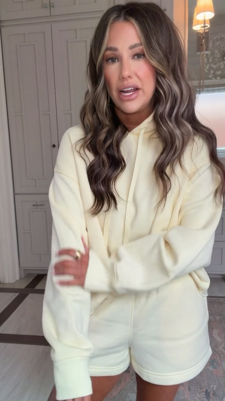 these spring colors are givingggg code CristinaAE25 for 25% off
@AmericanEagle #AEPartner #AEJeans

#LTKSaleAlert #LTKmomlife #LTKSeasonal