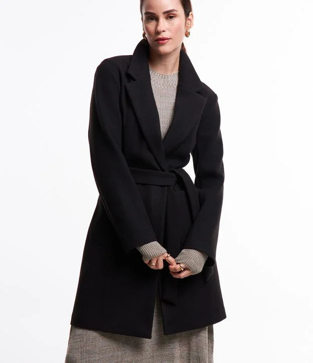 Casaco Alongado em Polyvelour com Amarração e Bolsos Preto | Renner (BR)