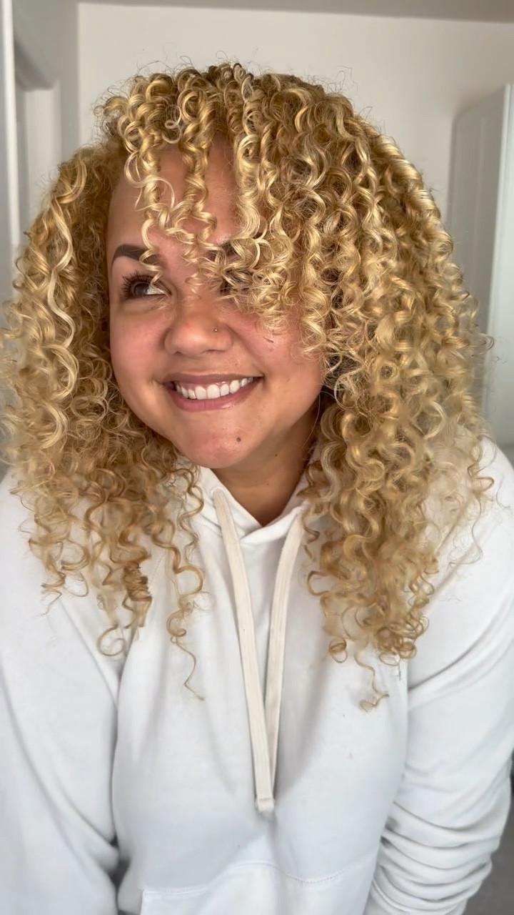 Olaplex has my curls looking extra juicy even after highlights ❤️❤️