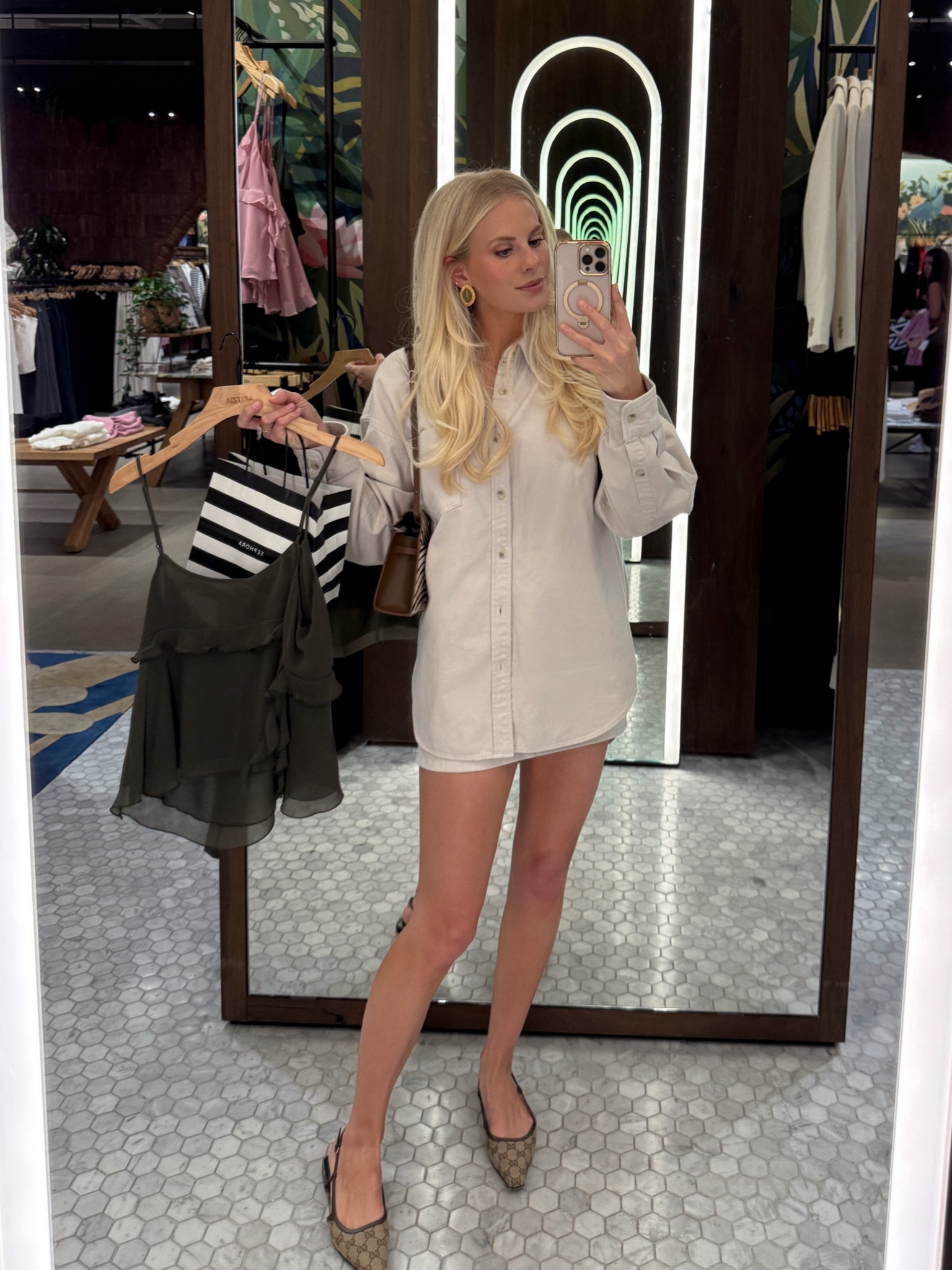 Shopping outfit: wearing a 26 in skirt (wash: lived in sandstone), medium in top  (wash: lived in sandstone)!  Liner: nude code Kathleenpost, lipstick catwalking, gloss shake  #kathleenpost 

Casual Outfit | Denim Outfit | Daytime Look | Aritzia Haul | Aritzia Try On