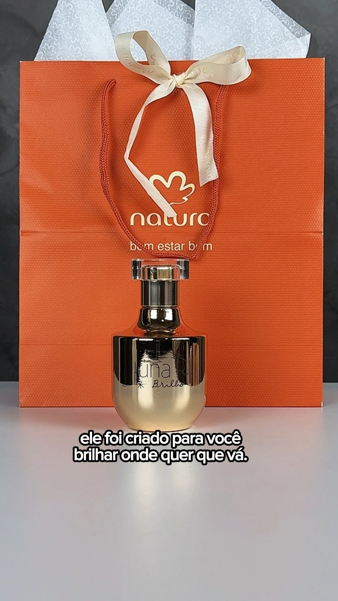 Que tal um presente colecionável?

Conheça o presente Una Brilho, um deo parfum intenso e surpreendente!

Possui fragrância oriental doce floral. 
Seu buquê de flores brancas contrasta com notas ousadas de priprioca e pimenta-rosa.
A doçura e o conforto do cumaru dão o toque final trazendo para o perfume toda sofisticação e intensidade.

#LTKbrasil #LTKpromo #LTKbeleza