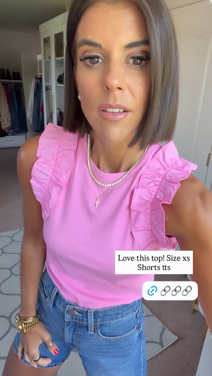 Love this top! Size xs
Shorts tts