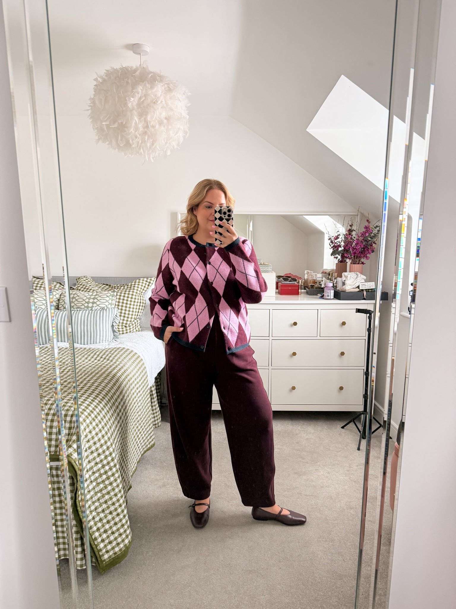 Burgundy outfit, barrel leg trousers, argyle knit cardigan

#LTKautumn #LTKmidsize