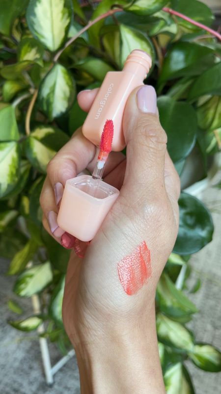The lipcolor for summer is PEACHY lip gloss that actually gives you a real touch of color 😍 

See also: nude gel nail polish, purple fuchsia top coat at home manicure 