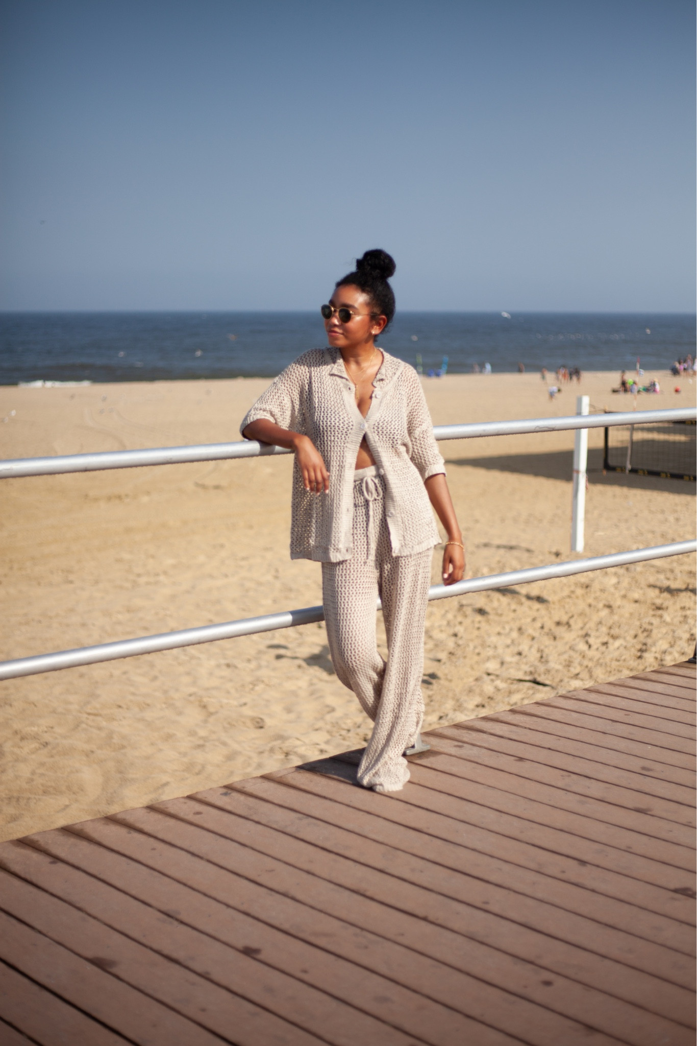 Size up to a large in set for a really relaxed fit but it does run a little small so I would say size up at least 1 size even for a regular fit. 

#LTKFindsUnder50 #LTKStyleTip #LTKSeasonal