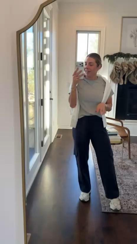 Running errands or brunching, this elevated athleisure fit from Walmart keeps me comfy and put-together. Who says laid-back can’t look luxe 😍🖤✨  
#WalmartFinds #AthleisureStyle #OOTD #ComfyChic #AffordableFashion #LTKStyle #EverydayOutfit #StreetStyle #CasualLook #CozyVibes   

 #LTKootd #LTKSeasonal #LTKActive