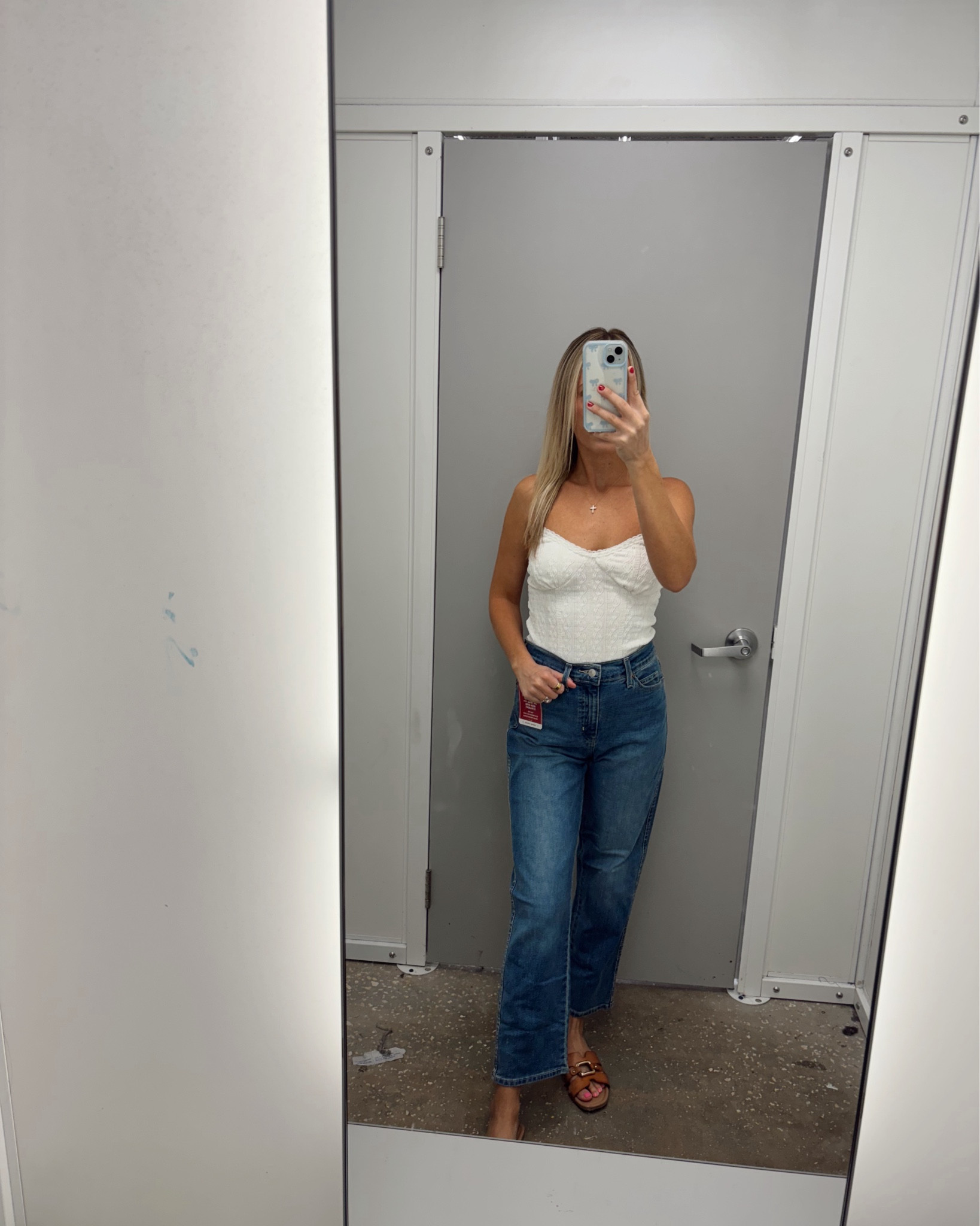 Such a great pair of good quality denim. Snug in all the right places with a little stretch! 120lbs wearing a size 2 in these! True to size! 