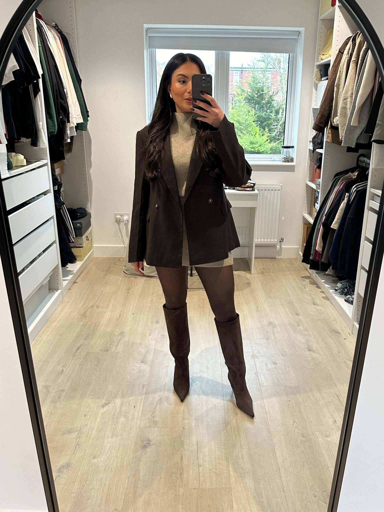 Elegant dinner date outfit 🤎

H&M, blazer, suede boots, tights, mini dress, date night, out out 

#LTKdatenight #LTKuk #LTKstyletip