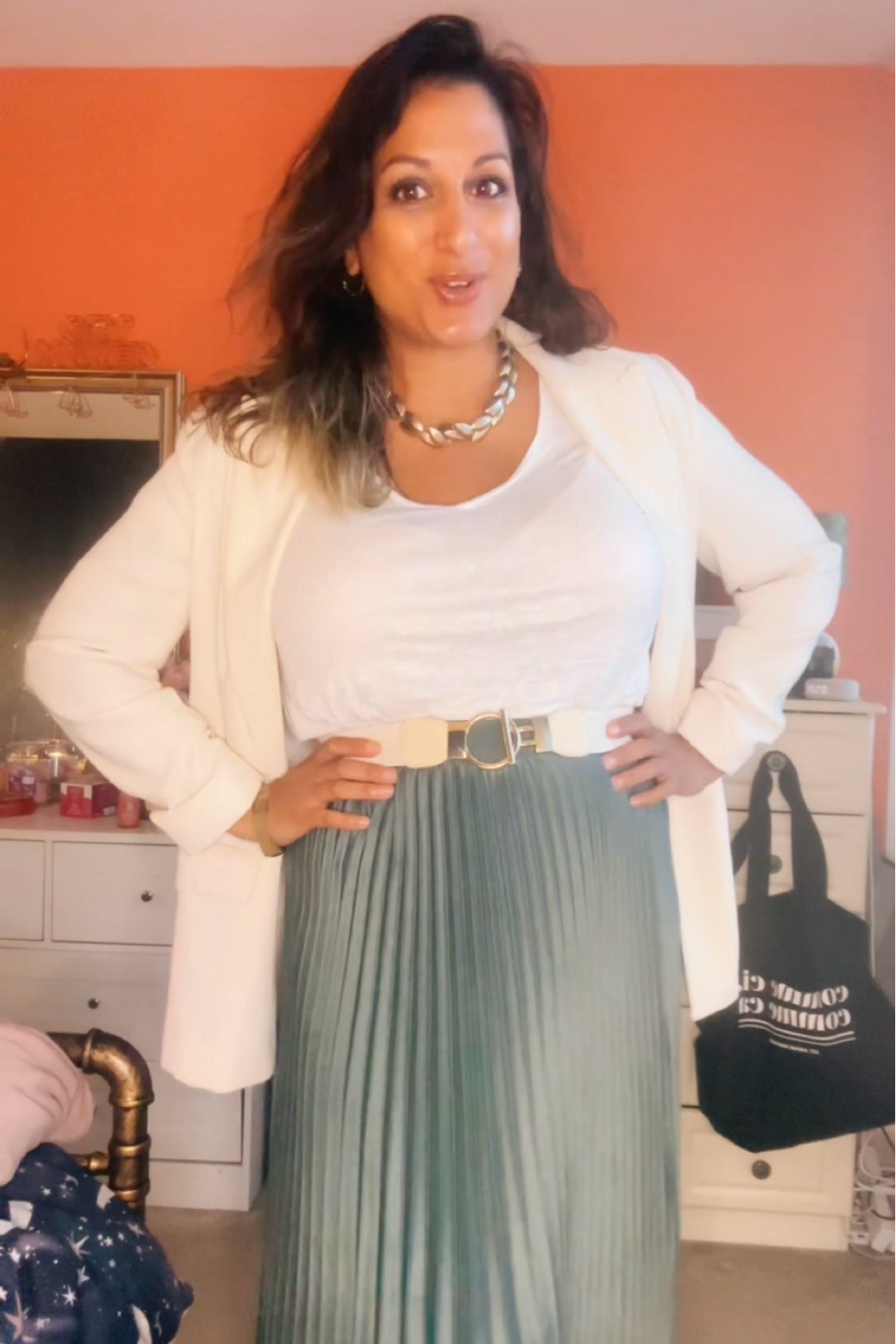 White t shirt, green skirt, cream blazer OOTD

#LTKcurves #LTKworkwear #LTKmidsize