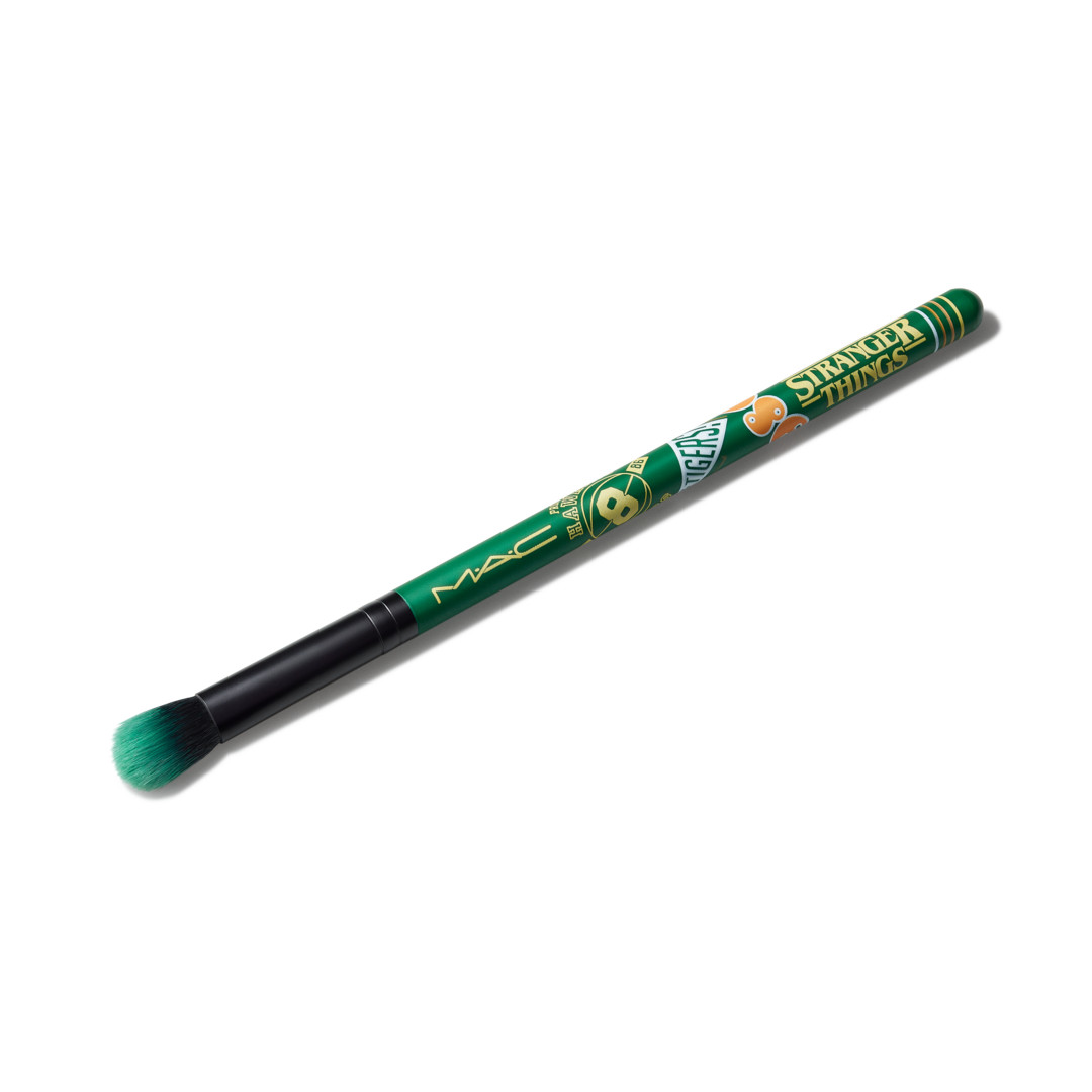 217 SYNTHETIC EYE BRUSH/ M·A·C X STRANGER THINGS | MAC Cosmetics - Official Site | MAC Cosmetics (US)
