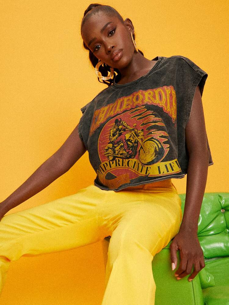 SHEIN NEWNESS Figure & Letter Graphic Top | SHEIN