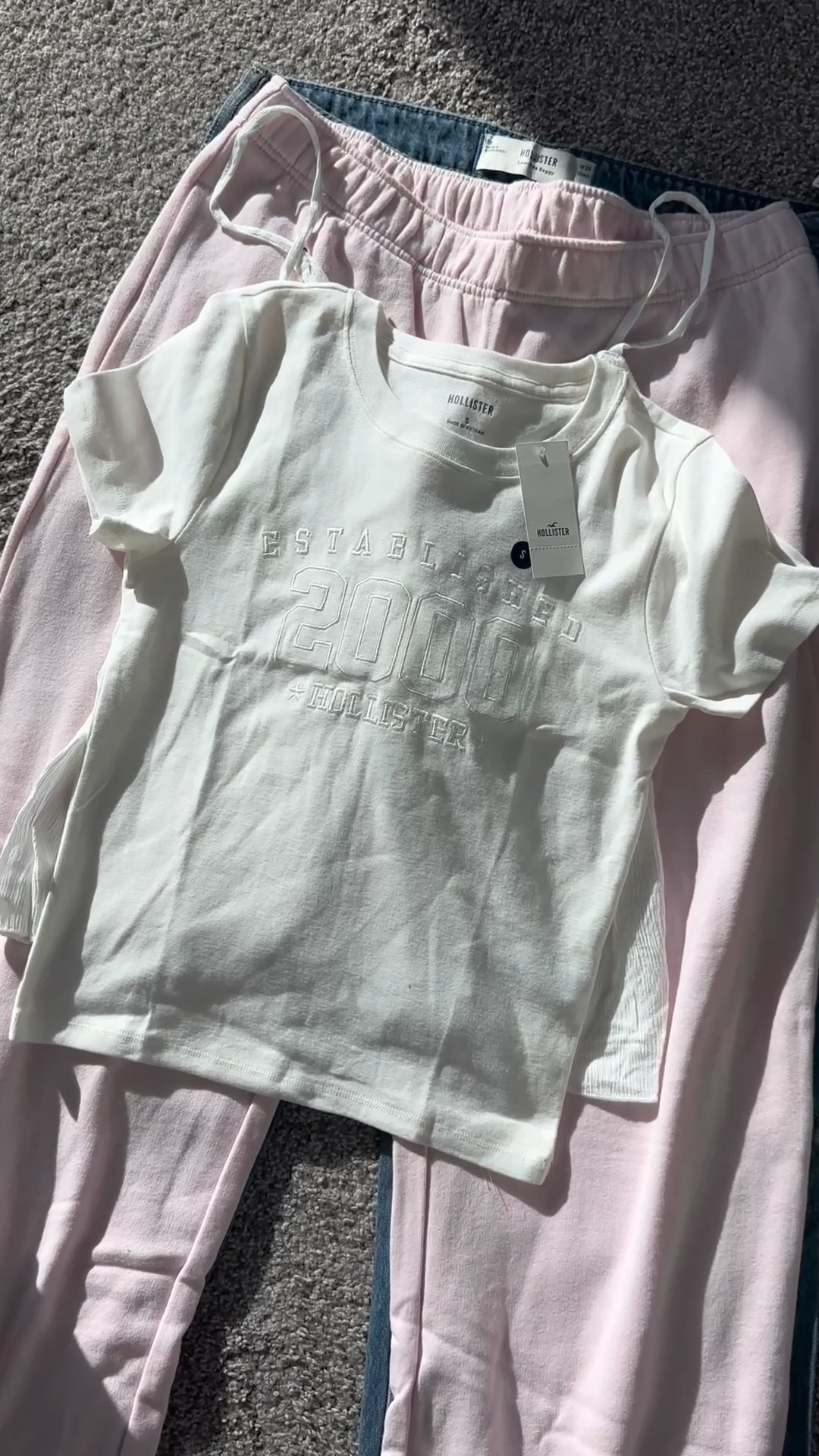 hollister haul for a petite girl: baby tees, low rise jeans, white baby doll top and wide leg sweatpants ☁️

#LTKU #LTKPetite #LTKStyleTip