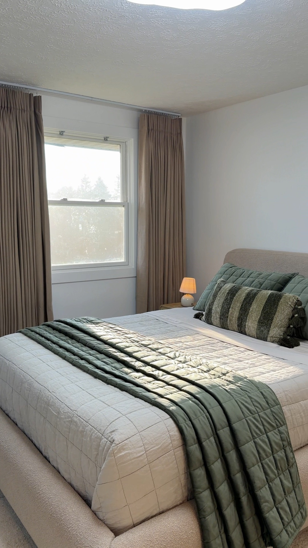 Bedroom bedding, curtains, rug, pillow, lamp

#LTKSaleAlert #LTKHome