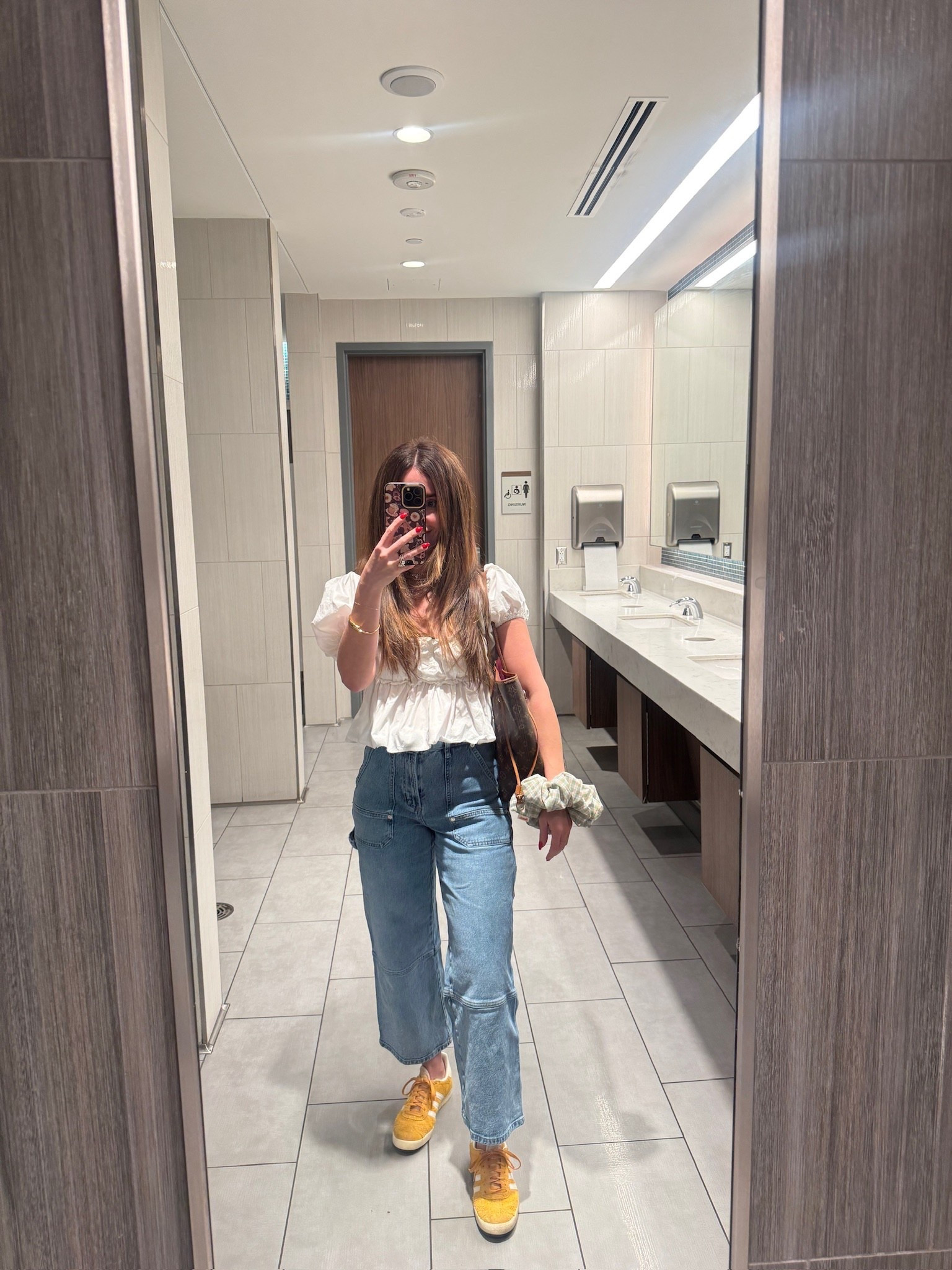 Top is sold out but linking similar options! 

#LTKmomlife #LTKootd #LTKgrwm