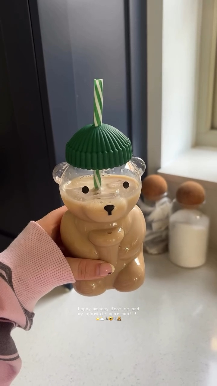 @boohoo  happy monday from me and my adorable bear cup!!!! 
⭐️⛅️☕️🥹🫧🧸