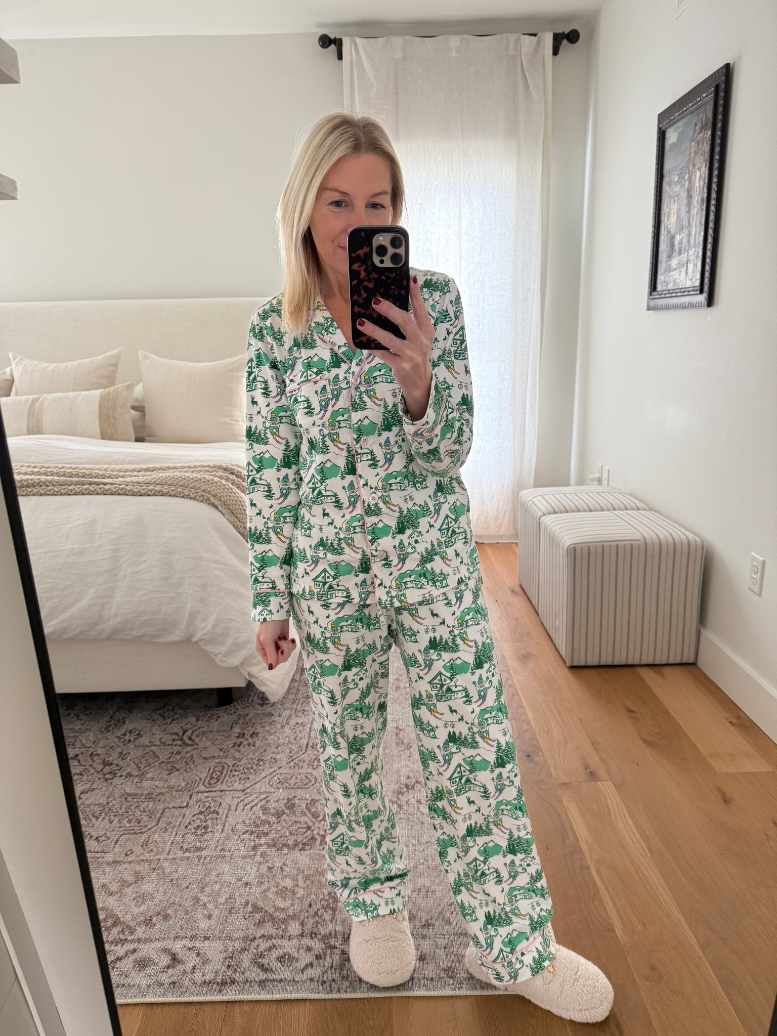 Hello weekend! I wish I could stay in these all day….Saturday sports has me getting up and out the door tobasket

#LTKmorningroutine #LTKmomlife