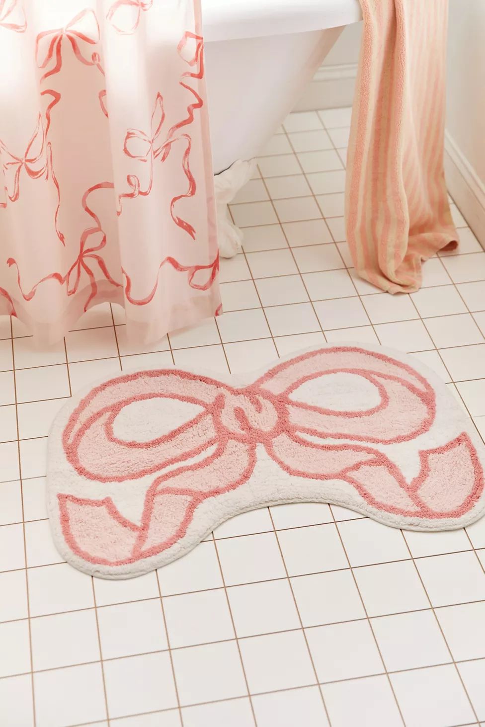 Twirly Bow Bath Mat | Urban Outfitters (US and RoW)