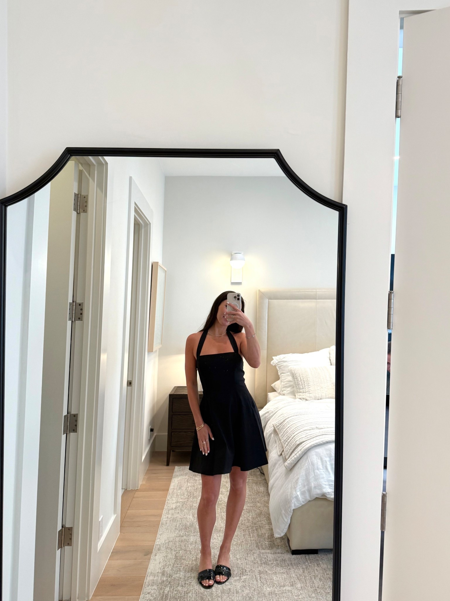 My new go-to LBD 👗@dynamiteclothing #dynamitepartner