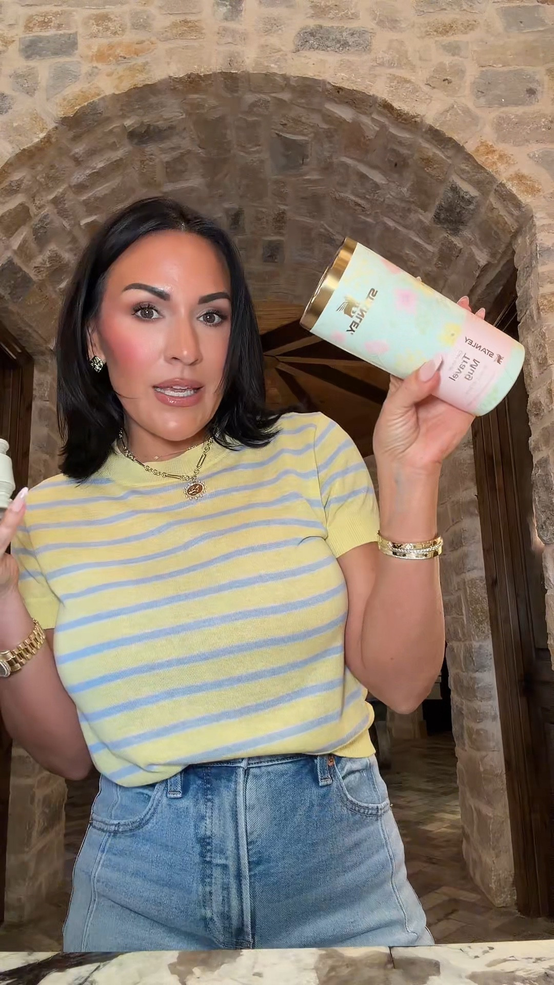 How cute is this cafe to go travel mug in the spring blossom print from @stanley_brand!

#stanleypartner 