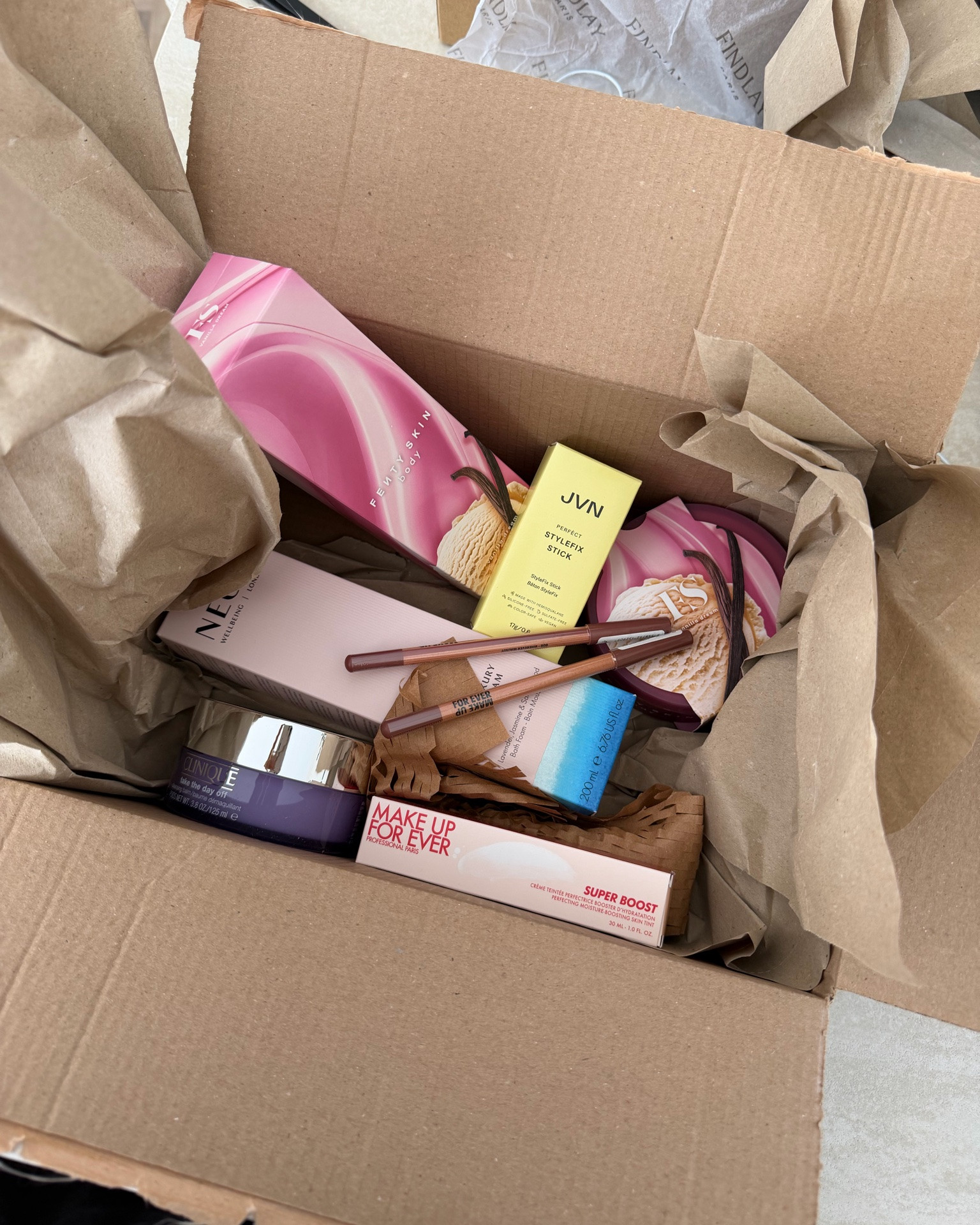Mostly a box full of re-buys!!! Use code “LFTFBELLA” for discount 👏💃🏻👌

The Fenty body milk omg! Game changer! 
Lip liner -600 shade anywhere cafffine
Makeup forever foundation - shade 6
Clinique - best makeup remover ever
Slick back glue - 10/10

#LTKuk #LTKbeauty #LTKtravel