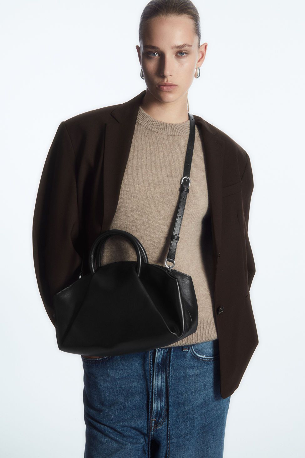 FOLD SHOULDER BAG - LEATHER - BLACK - COS | COS UK