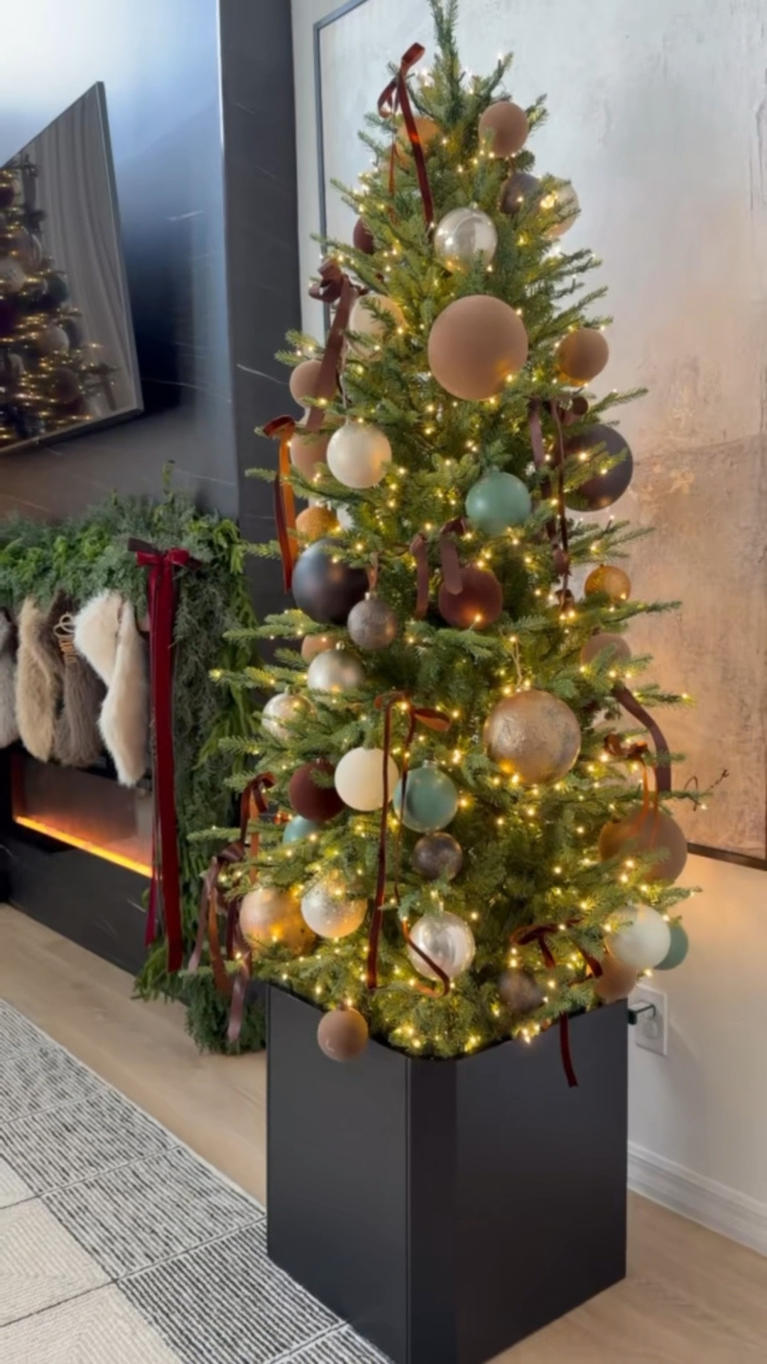 An easy hack to add some height and elevate your Christmas tree ✨🎄


Christmas decor
Holiday decor
Ornaments
Modern Christmas 
Christmas tree base
Tree stand
Christmas DIY


#LTKHoliday #LTKSeasonal #LTKHome