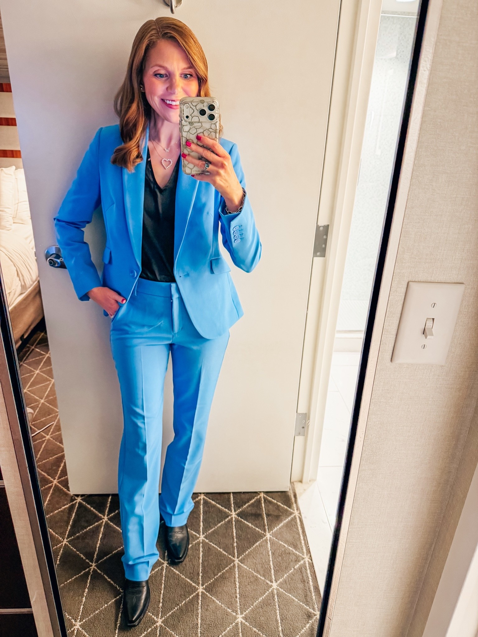 Blazer size XS TTS and pants size 2 regular length runs a little small normally a 0/25

#LTKgrwm #LTKootd #LTKWorkwear