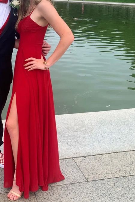 This red dress is perfect for senior prom or for fall weddings! You will love this sexy red dress!
5’6” and 135 lbs
Size: XS 
#reddress #formaldress

#LTKunder100