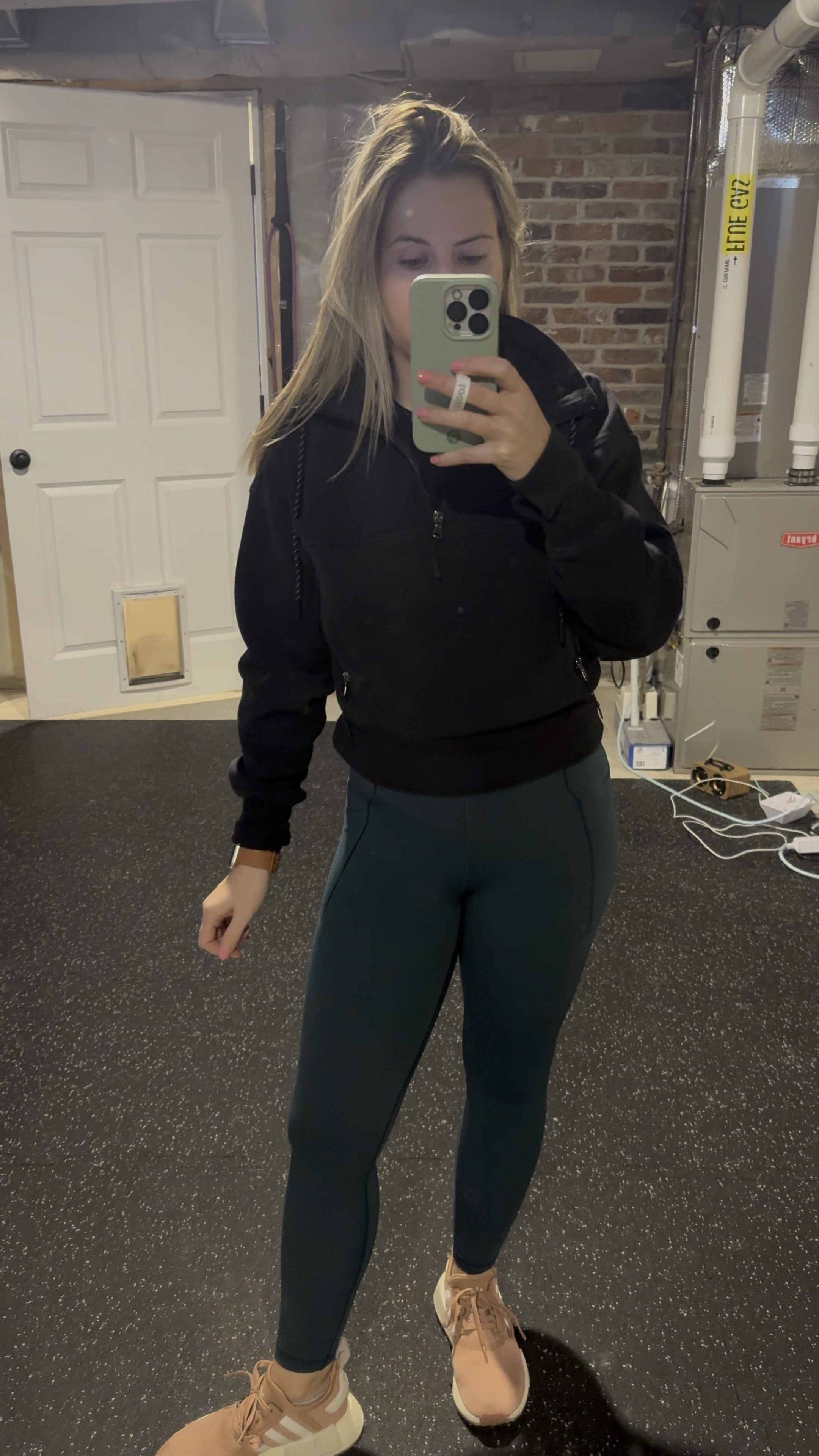 Athleisure, old navy sale, old navy dynamic fleece sweatshirt, (size small) aerie pocket leggings, size small short


#LTKfitness #LTKfindsunder50 #LTKsalealert