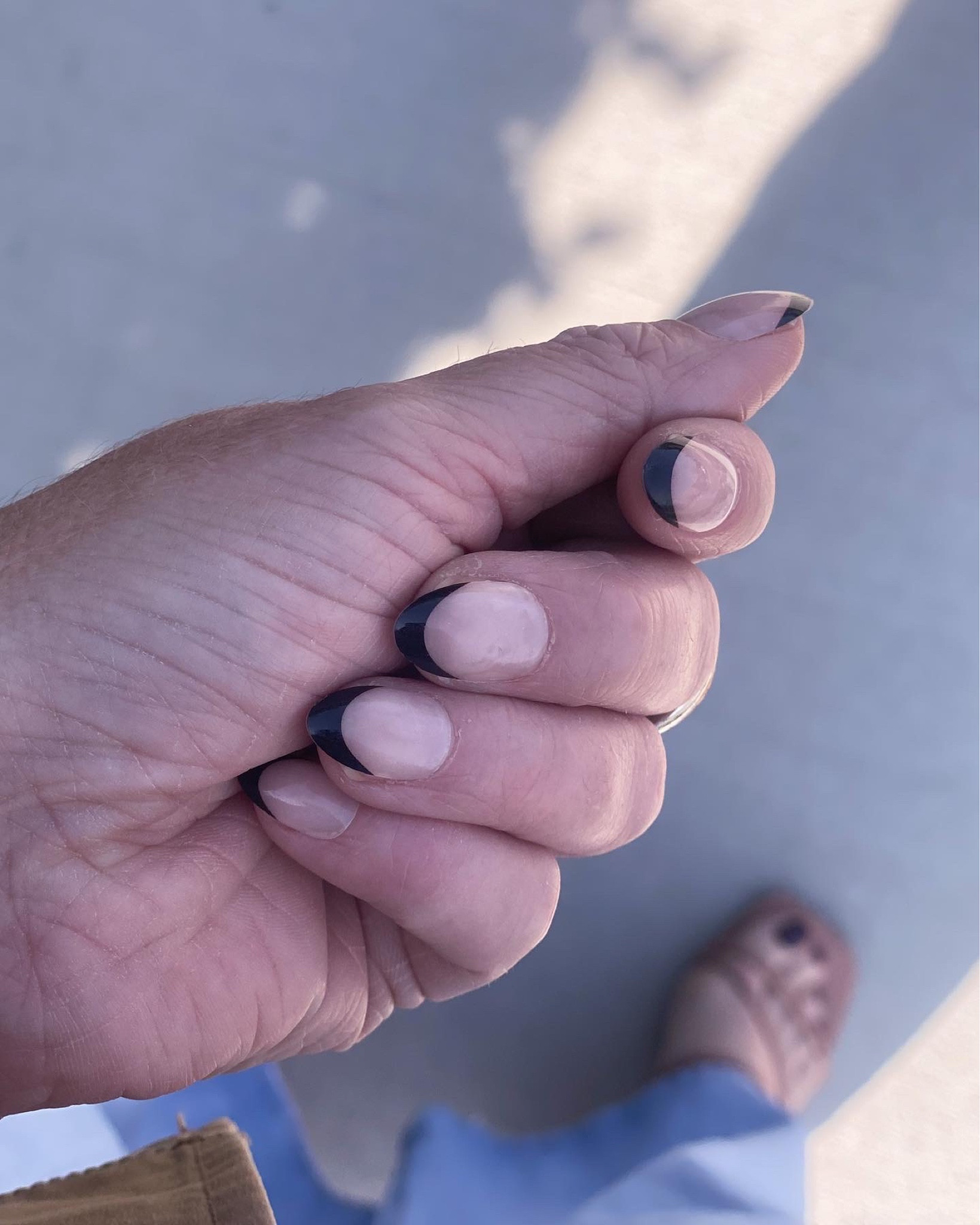 Spooky Nails 🖤
$4 for black tips count me in!