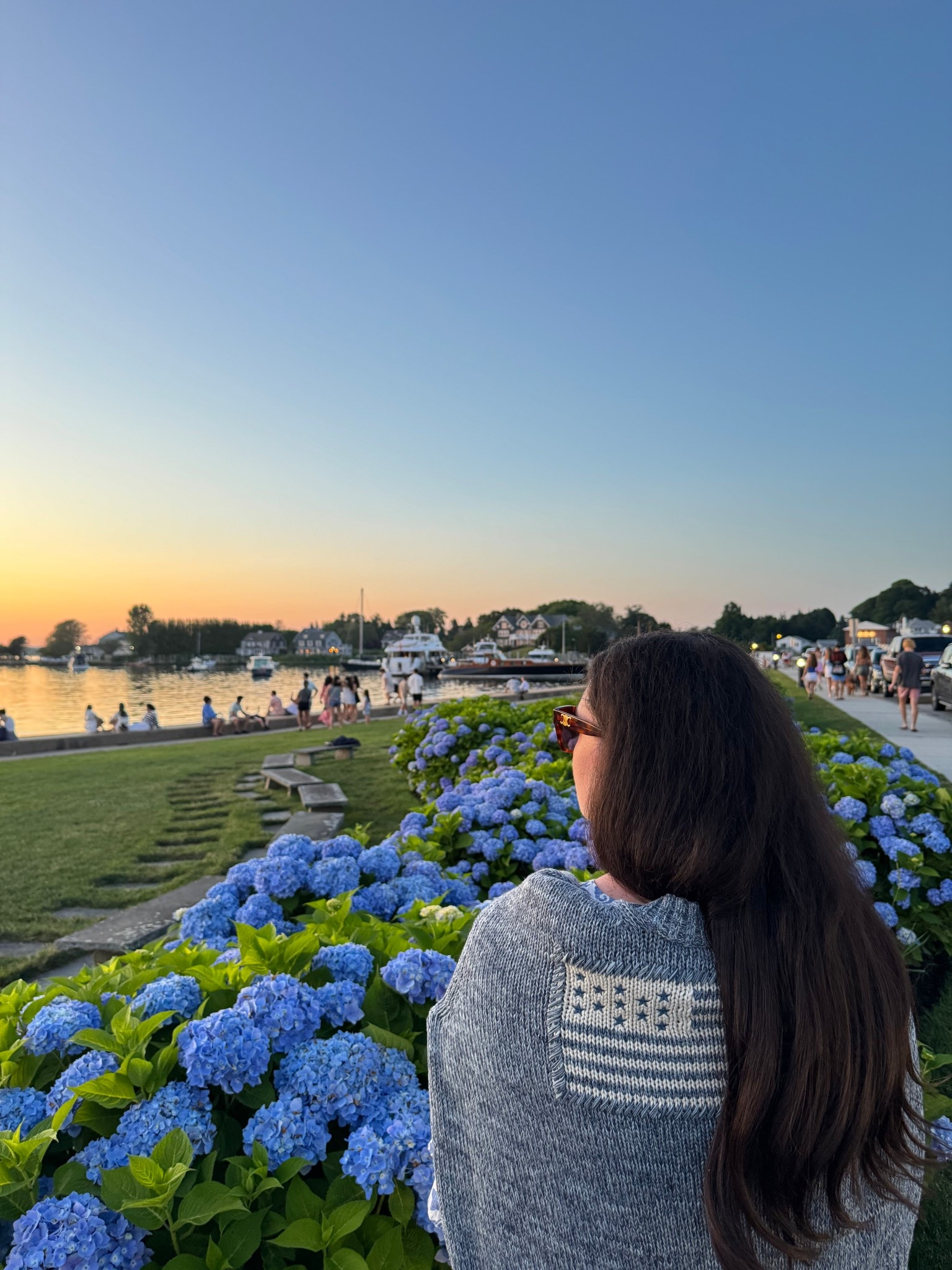 Blue American flag sweater from Tuckernuck 🩵

New England style, flag sweater, transitional sweater

Save 20% off your Tuckernuck purchase with code “yourule"

#LTKSeasonal #LTKStyleTip