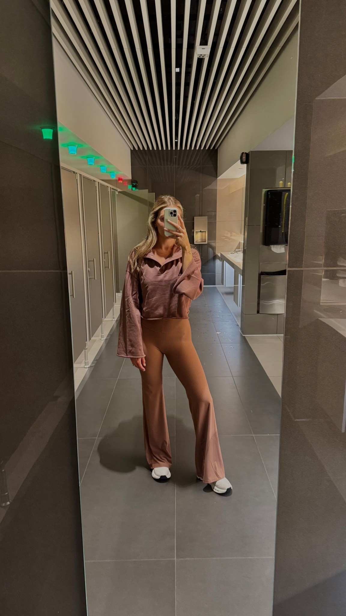 Comfiest fall travel outfit 

#LTKSeasonal #LTKTravel #LTKActive