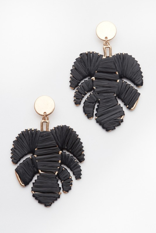 EVEREVE Palm Statement Earring | EVEREVE | Evereve