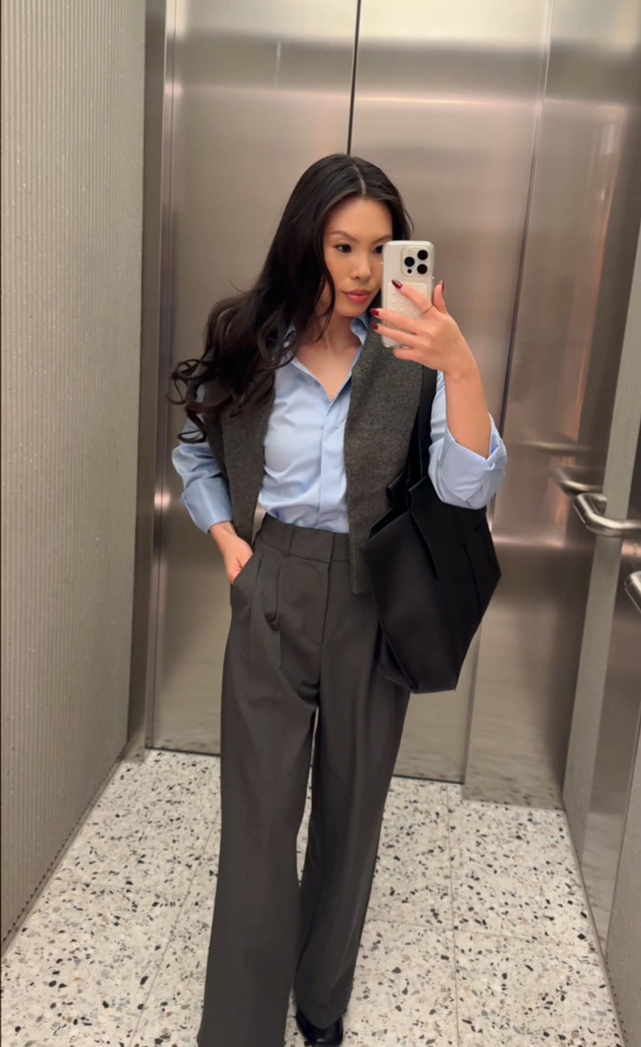 Autumn grey & blue office outfit

Shirt • UK 4 (from Reiss)
Trousers • UK 4 / XXS
Sweater • XS

#LTKworkwear #LTKeurope #LTKuk