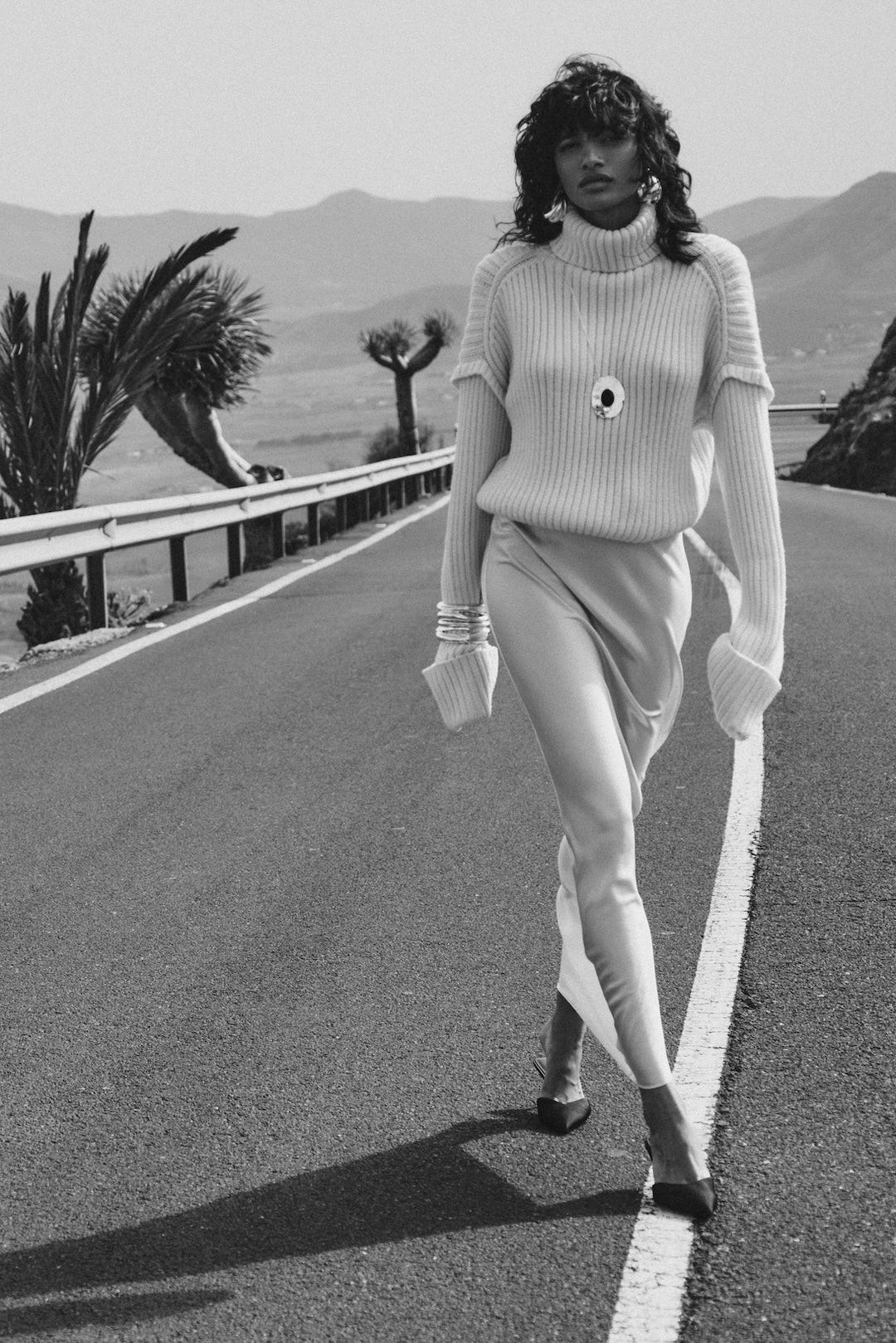 Stone Pendant Necklace (Gold/Black) | SAME