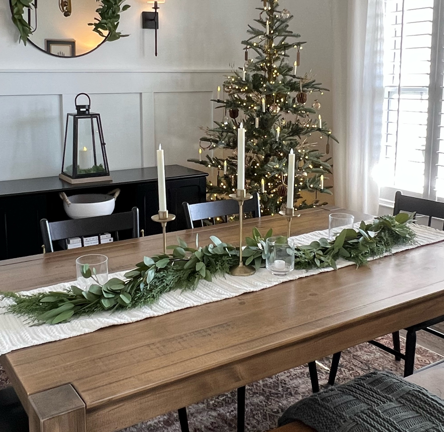 Easy Holiday Table Decor

Holiday dining room / Christmas decor / cedar garland / candles / dining room furniture / table runner / Christmas tree / brass candle holders / farmhouse table / crate and barrel / Kirklands / Target Christmas / Amazon home

#LTKhome #LTKHoliday #LTKfindsunder50