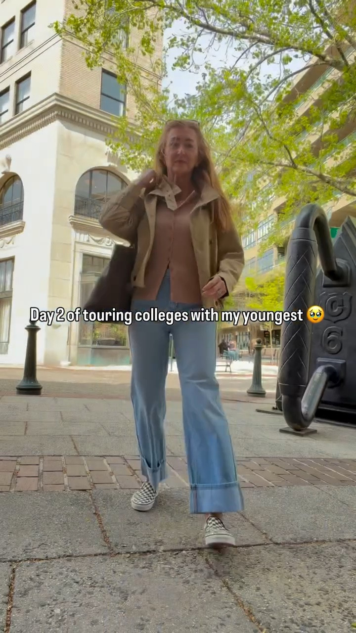 Day 2 of college tours 🥹
Trying to dress comfortable for all the walking… but also not embarrass her in front of everyone 😂

You know… the balance

Also still processing how we’re touring colleges right now…

#amazonfinds #over40style #midlifefashion #everydayoutfits #casualstyle

https://urlgeni.us/amzn/YKXehK

#LTKmomlife #LTKdayinmylife #LTKOver40