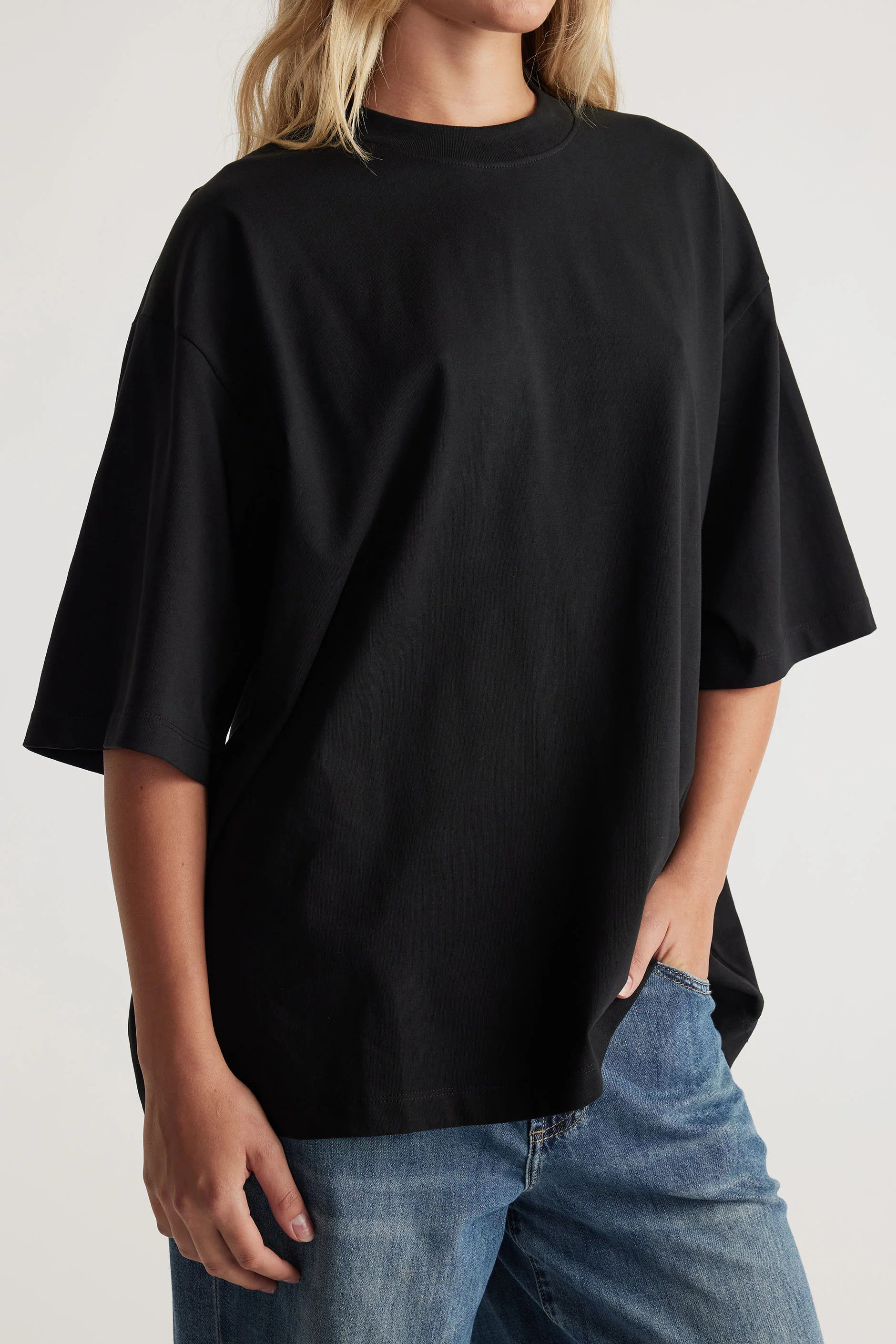 Isabella Oversized Tee - Black | DECJUBA