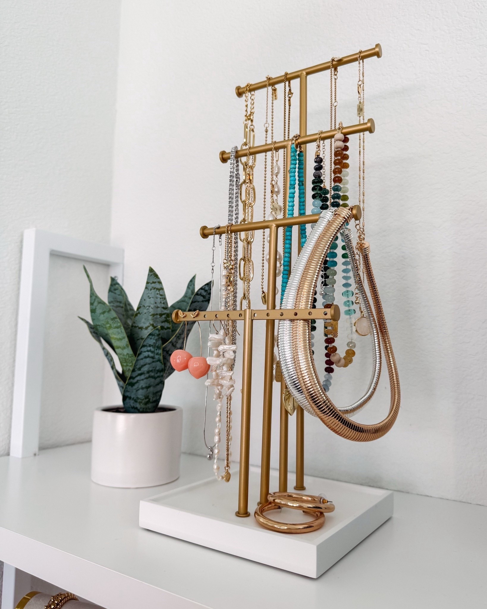 Best way to organize jewelry! 

jewelry stand, earring holder, bracelet holder, jewelry organization, amazon basics, gift idea, courtney hamilton

#LTKHome